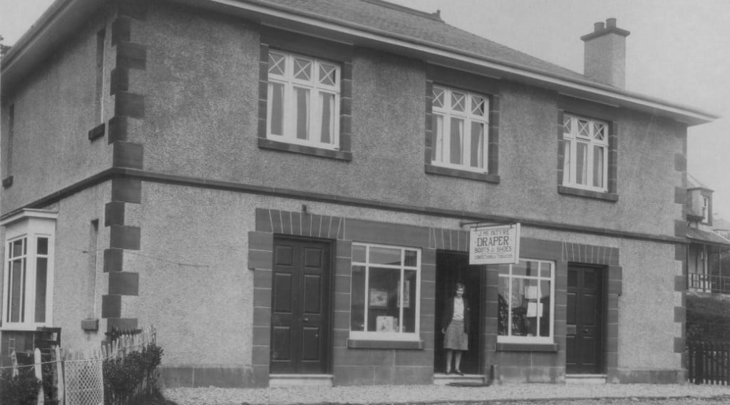 Black and white image of shop from 1900